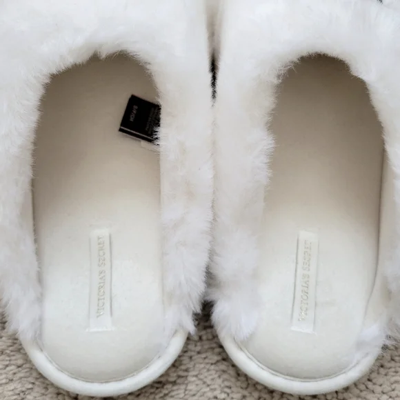 Victorias Secret White Fur Slippers Size Small - Picture 5 of 5